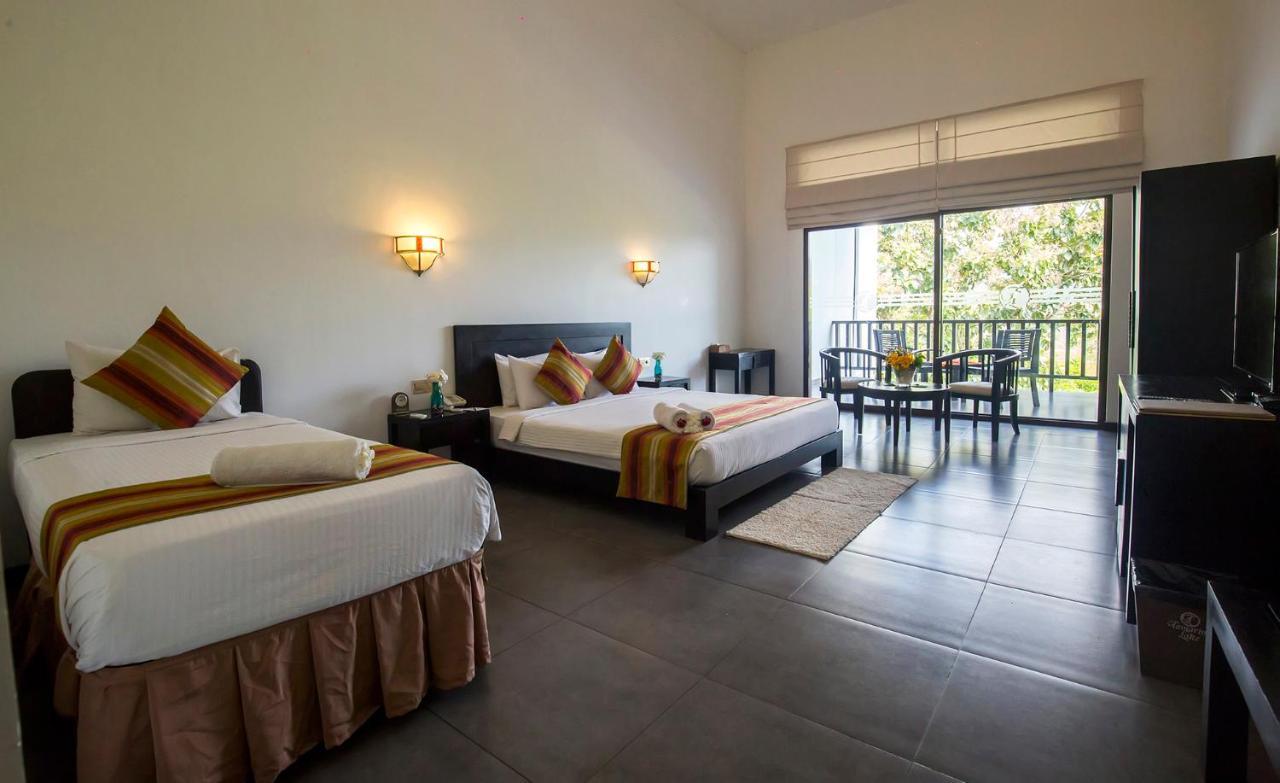 Grand Tamarind Lake Kataragama Exterior photo