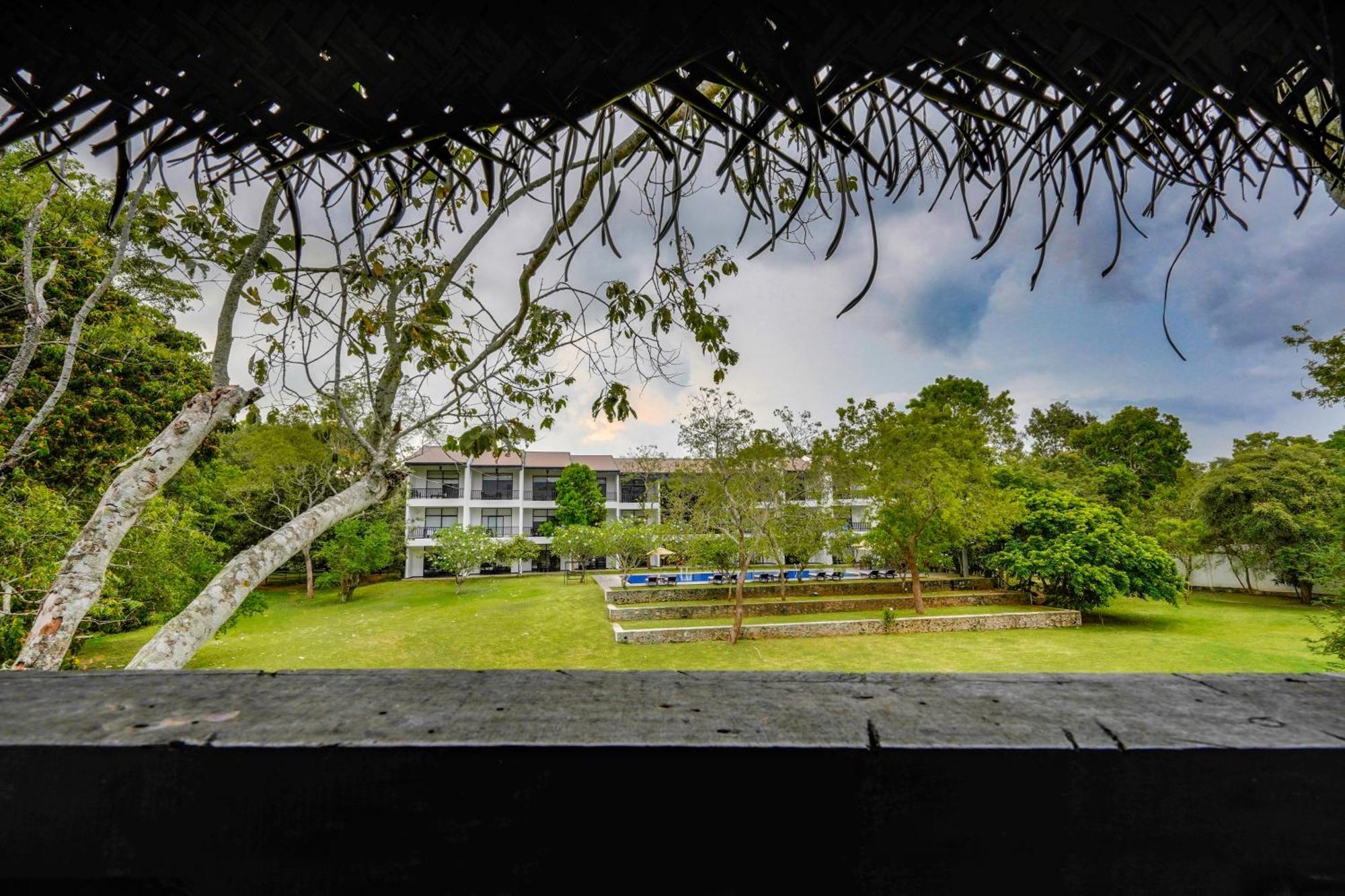 Grand Tamarind Lake Kataragama Exterior photo